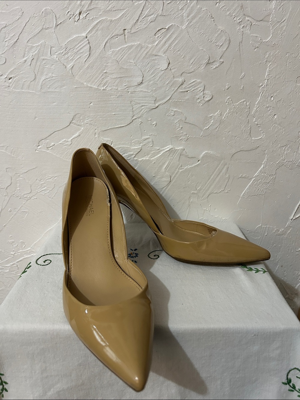 Michael Kors Beige Patent Leather Pointed Toe Heels